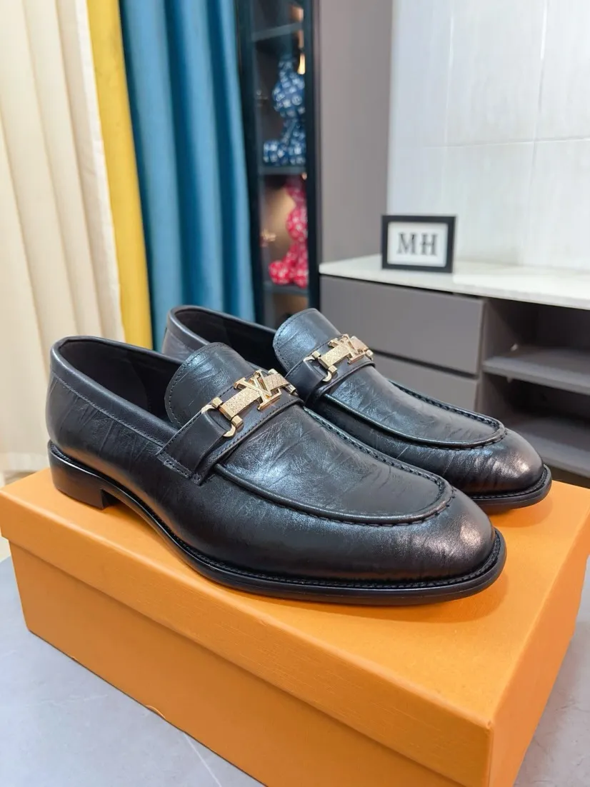 Men's Men's Shoes 💰480🌹🌹Niuli [LV] Louis Vuitton's new open-edge pigskin shoes are the most popular classic. Synchronized with the official website, the upper adopts Italian imported upper embossing➕comfortable cowhide lining, fashionable atmosphere, unique brand and unique craftsmanship. Highlighting the hot style of the new year. Stop hesitating, stop wandering, get it now. Code number: 38--44